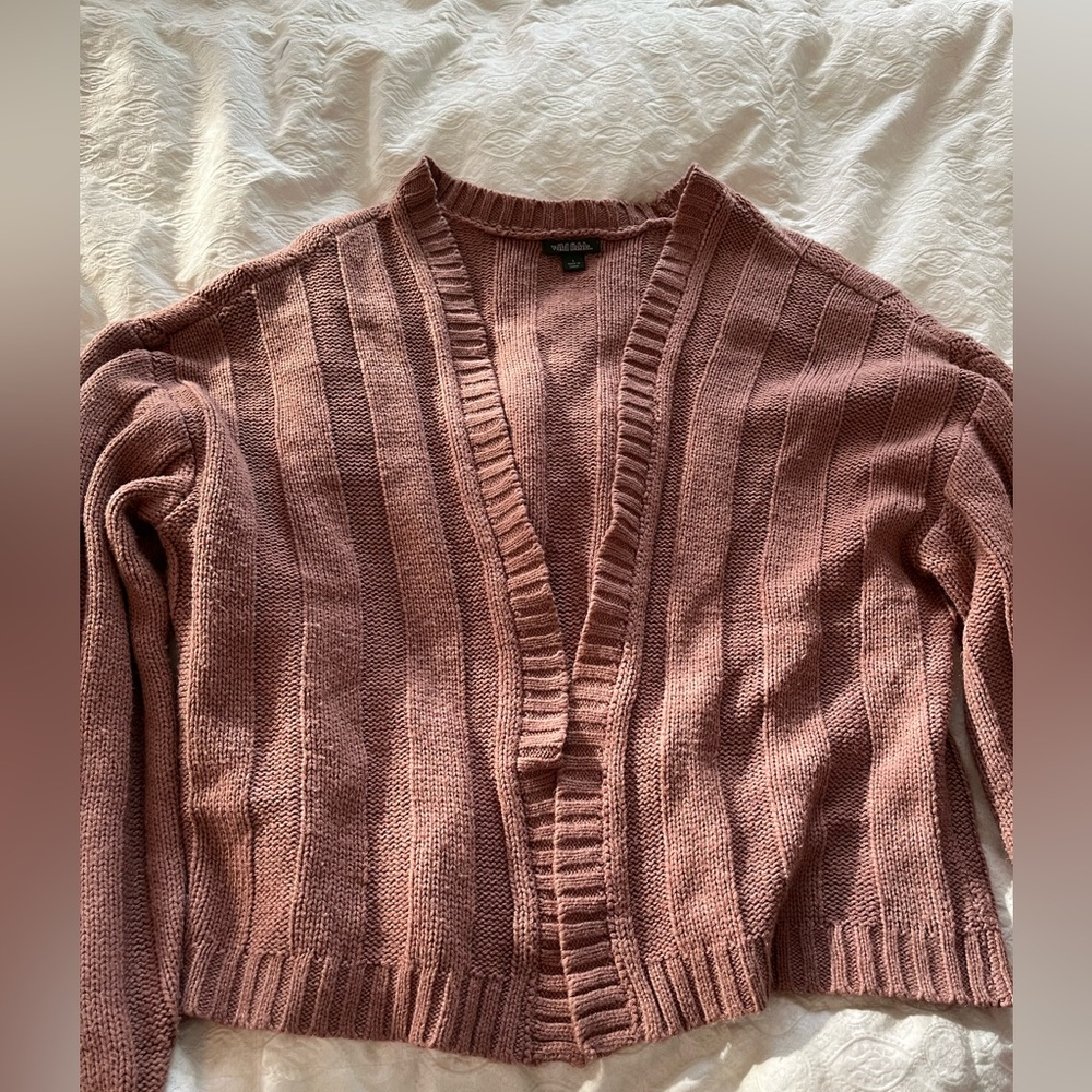 Winter essential: cozy muted pink sweater - Picture 3 of 9